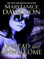Undead and unwelcome / MaryJanice Davidson.
