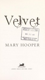 Velvet / Mary Hooper.